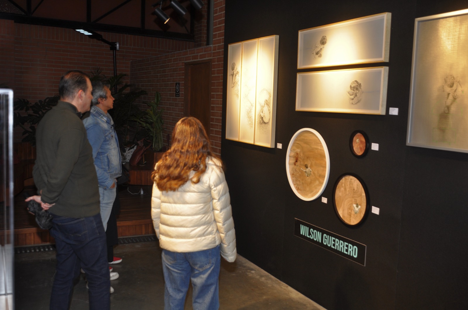 Obras de gran formato en una exposición, registro 10